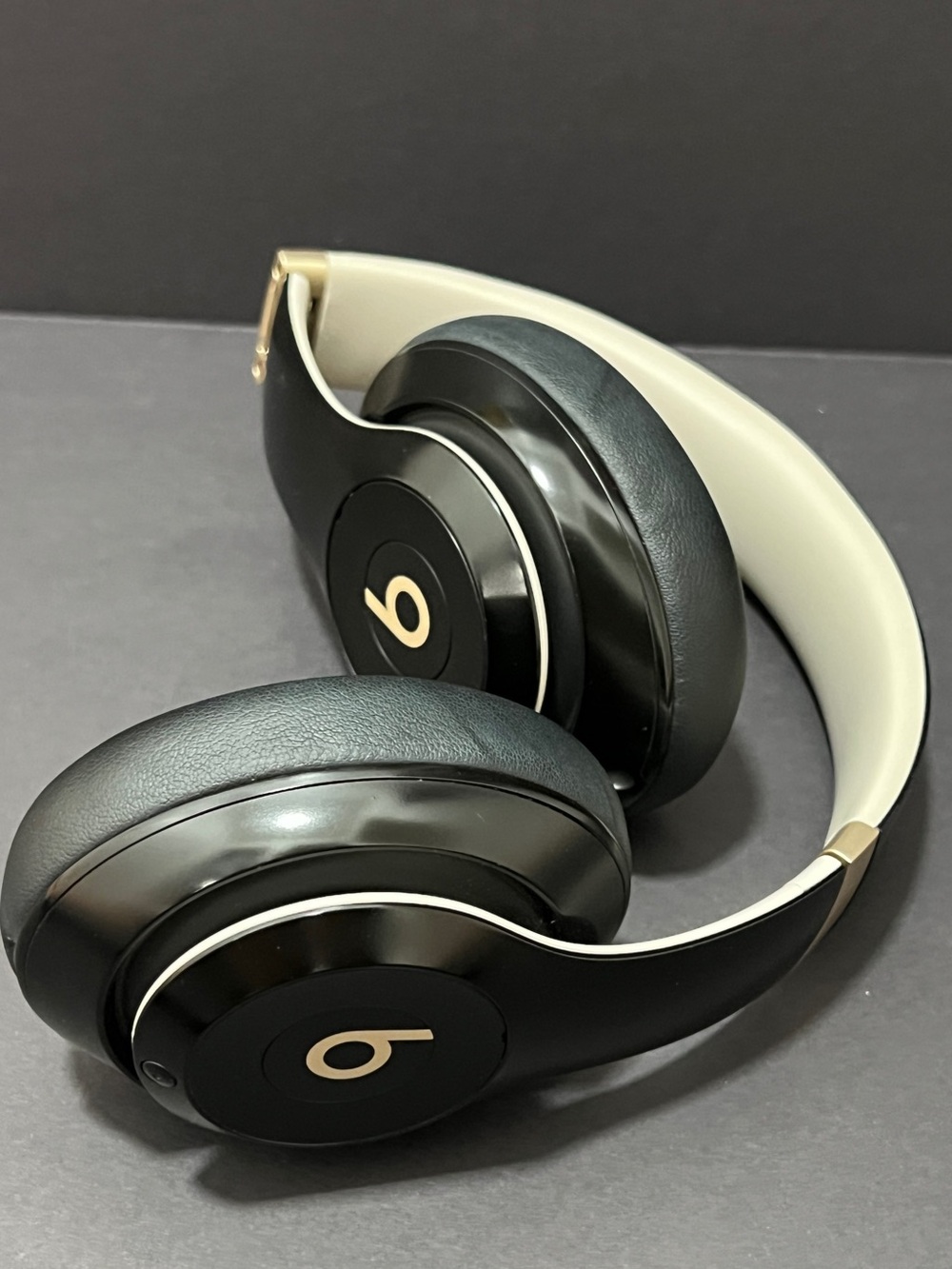 Beats Studio Pro Headphones black gold - Picture 5 of 13